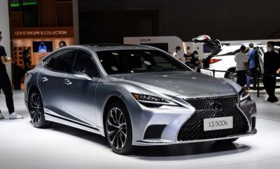 ​首批新雷克萨斯LS500曝光，威猛霸气，空间超越7系，V6+四轮驱动