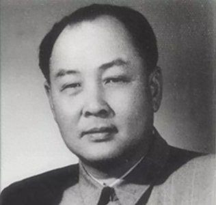 ​原创原中南军区参谋长，55年授上将，侄子是少将，62累死在办公桌