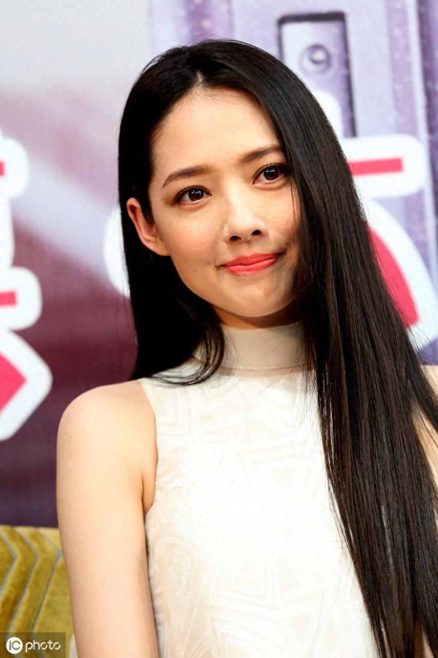 一组郭碧婷美照，魅力十足，第一张就让人心动