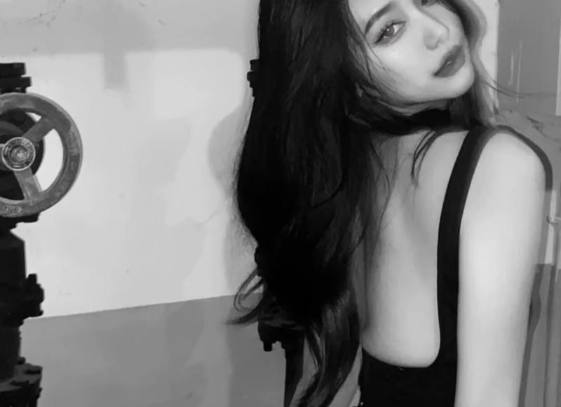 谈了一个半月就吃胸了正常吗？