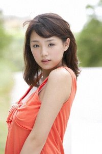 ​筱崎爱：30岁模特童颜，被称“日系瑶瑶”