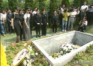 歌后邓丽君的葬礼：图9她的出殡现场，图3美丽的遗容