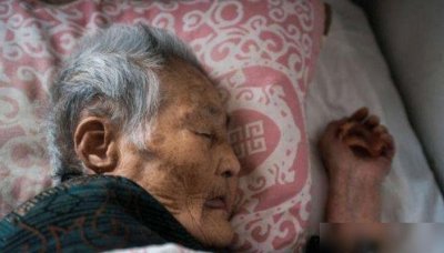 ​家中的老人离世之前会有这三个征兆，预示着大限将至，要留心