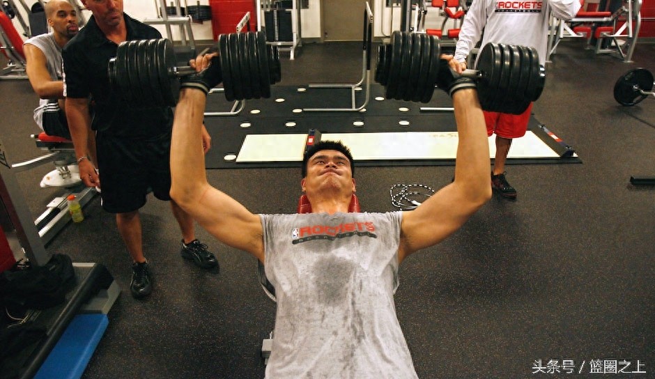 满满的回忆！姚明生涯回顾告诉你为何他如此受尊重！