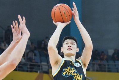 ​广厦vs山东：4天内上演2番战，胡金秋状态爆棚，卡尔顿伤情成变量