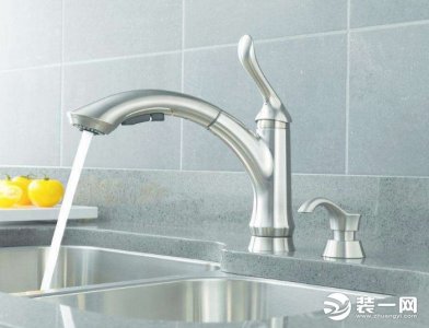 ​厨房水龙头漏水维修方法（厨房水龙头漏水怎么修？分析原因才能对症下药）