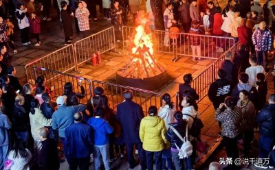 ​重庆万州：调整公交运力，保证市民跨年出行活动