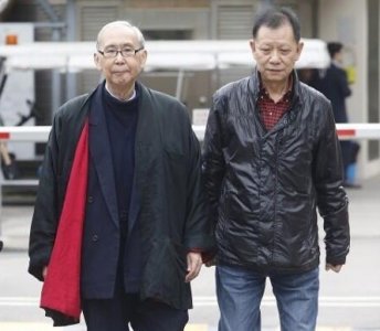 ​“买黑胶唱片买到破产”的香港前政务司长许仕仁获减刑提前出狱