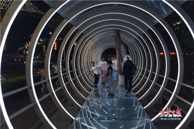 ​独具魅力，夜幕下的二道白河小镇