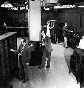 ​带您一起了解计算机经历发展的四个时期？