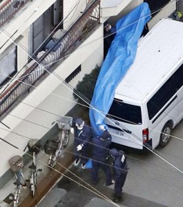 ​狠心母亲将4亲生婴儿弃尸水桶 用混凝土封尸藏家中共住20年