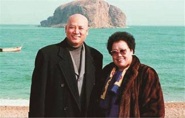 陈丽华前夫王友发照片 没想到陈丽华和前夫离婚原因是这个