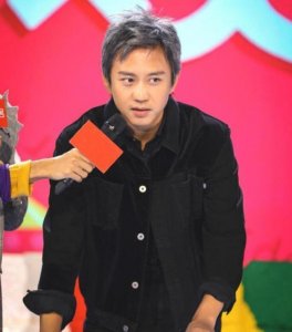 ​邓超和工作室互怼，因被纠正年龄宣布工作室解散，工作室回应更绝