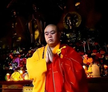 ​少林寺原住持释永信落马！16万金丝袈裟、上亿佛珠全曝光